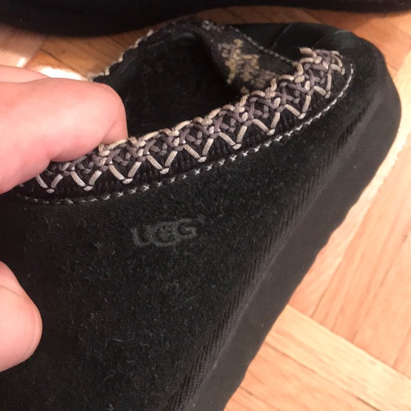 Ugg Slip On Slippers Black Size 8 - Picture 2 of 6